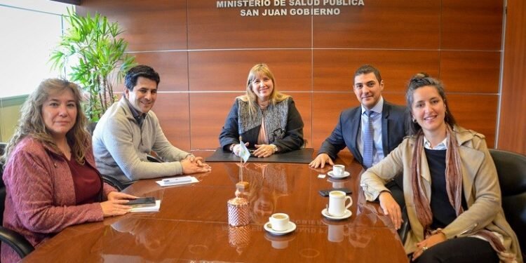 Médicos argentinos capacitados en EEUU se suman al sistema provincial de salud