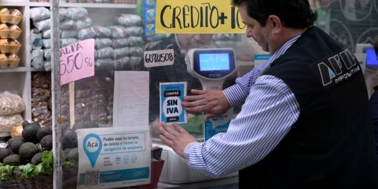 La AFIP pone en marcha el programa «compre sin IVA» para la devolución del 21% de las compras con débito