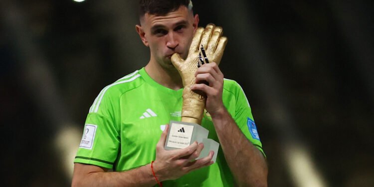 Emiliano Martínez fue nominado a mejor arquero en la gala del Balón de Oro