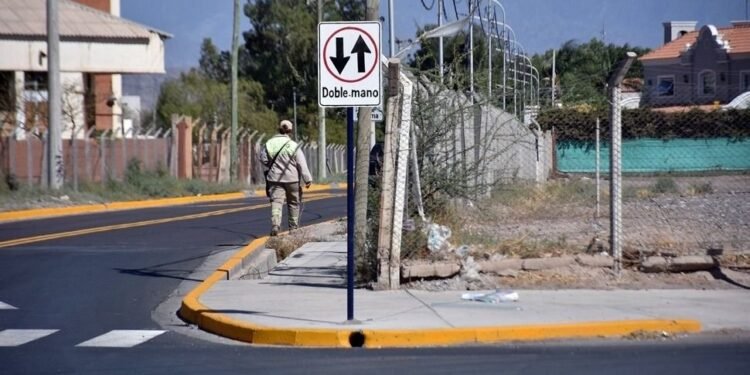 Una calle de la Capital de San Juan volvió a tener doble sentido en su circulación