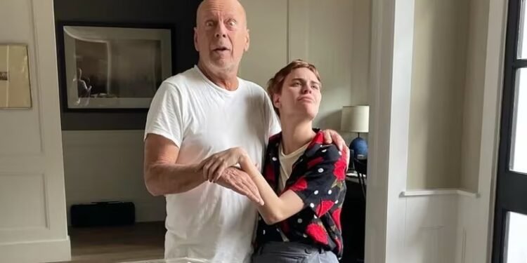 La hija de Bruce Willis dio detalles de cómo pasa sus días el actor que padece demencia