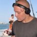Un DJ argentino murió tras caer de un tercer piso en Ibiza: investigan si fue un accidente