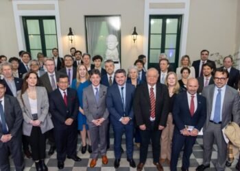 Orrego presentó el Fórum Innovación y Energía para Crecer ante la presencia de embajadores