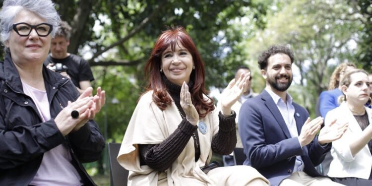 CFK quedó como única candidata a presidir el peronismo
